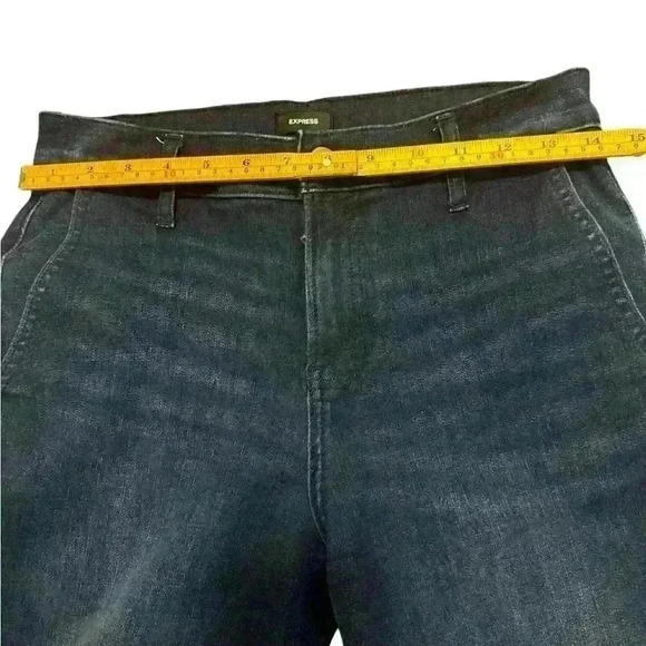EXPRESS-women Mid Rise Dark Wash '70s Flare Jeans. Stretchy. Size: 6R - Picture 5 of 6